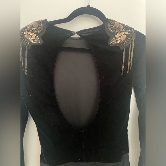 Zara velvet bodysuit with open back and shoulder details. Size medium. - Picture 5 of 5